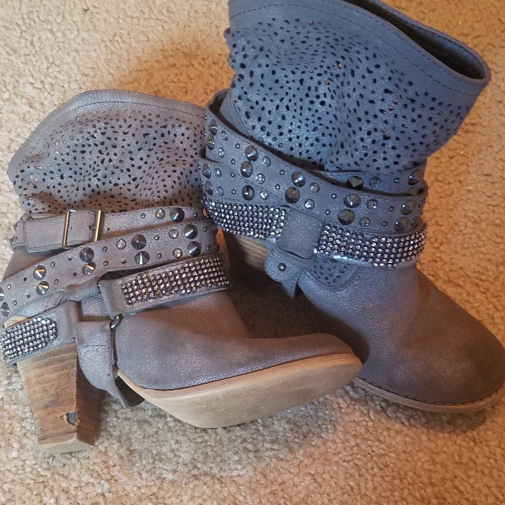 Short boots